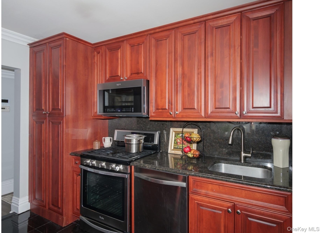 78 South Clinton Avenue - Photo 2