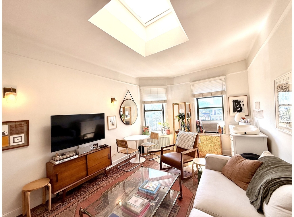 51 7th Avenue S - Photo 1