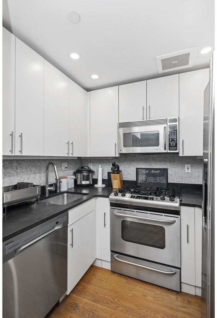 159 Bleecker Street - Photo 3
