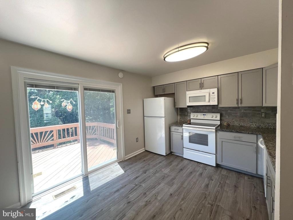 12102 Presidio Way - Photo 8