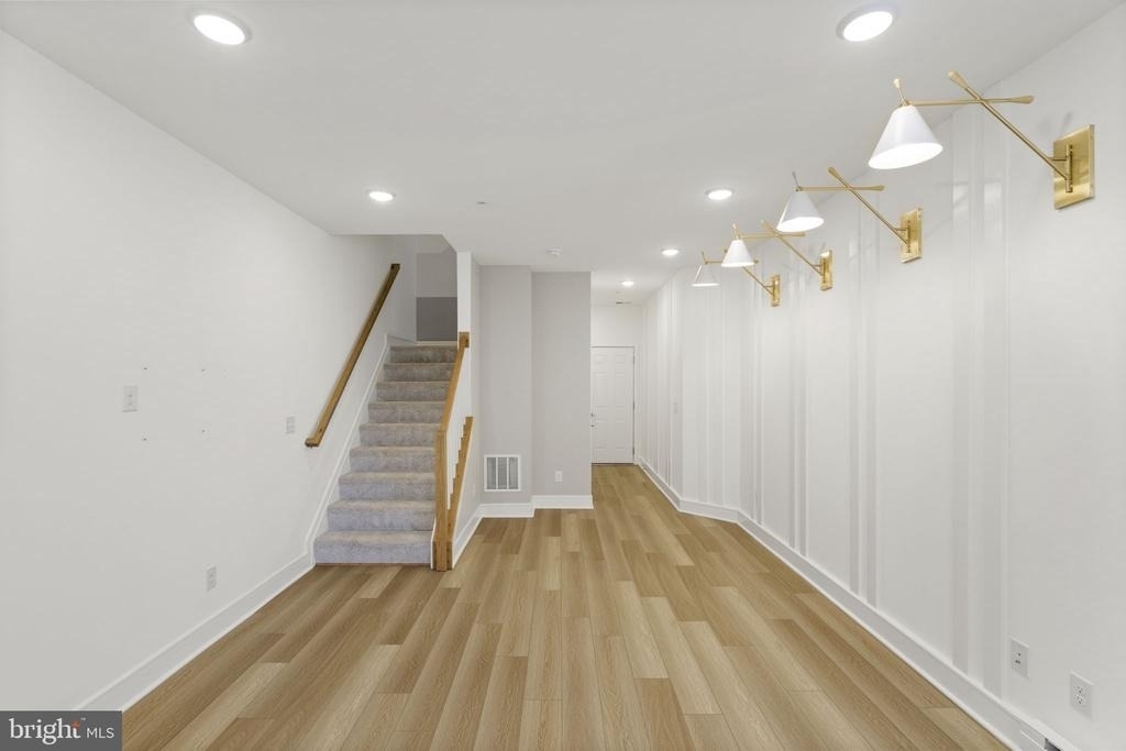 20799 Lamlash Terrace - Photo 2