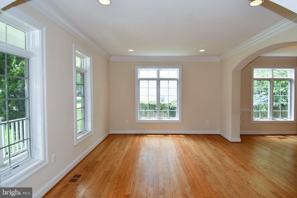 1924 Leonard Road - Photo 5