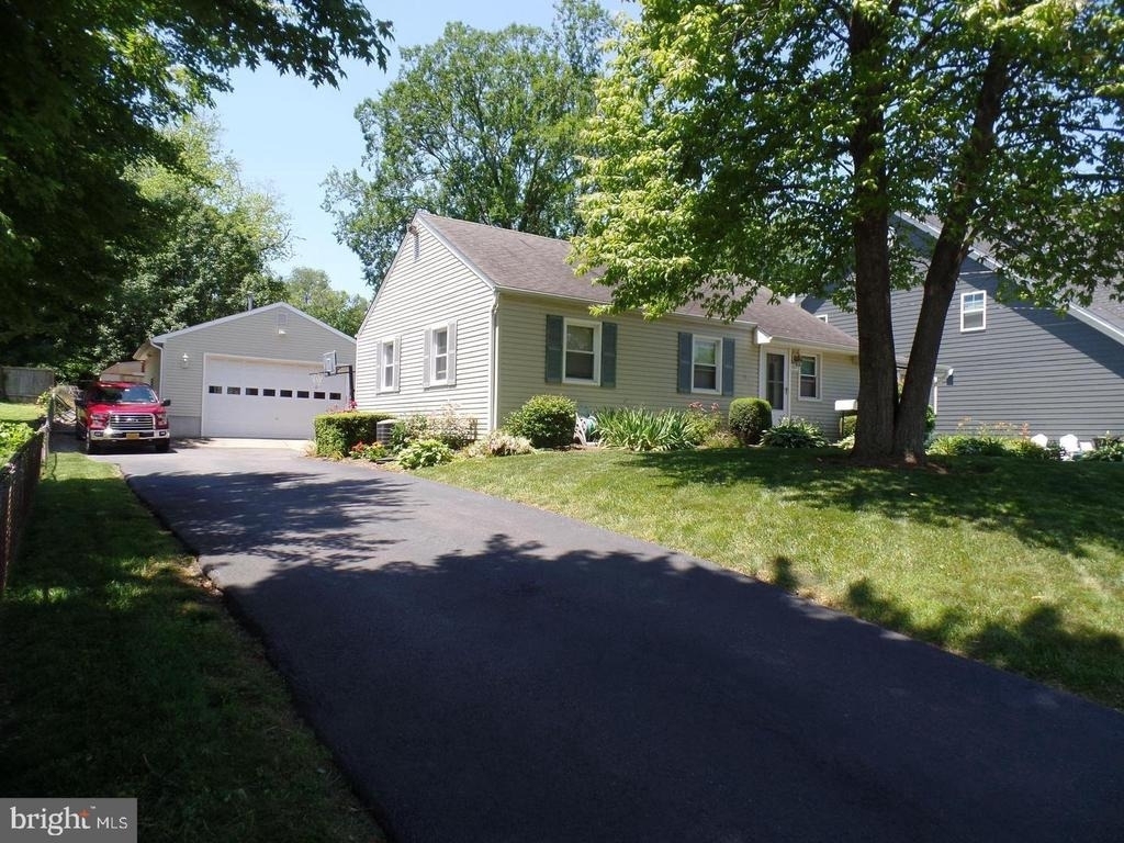 1820 Pimmit Drive - Photo 2