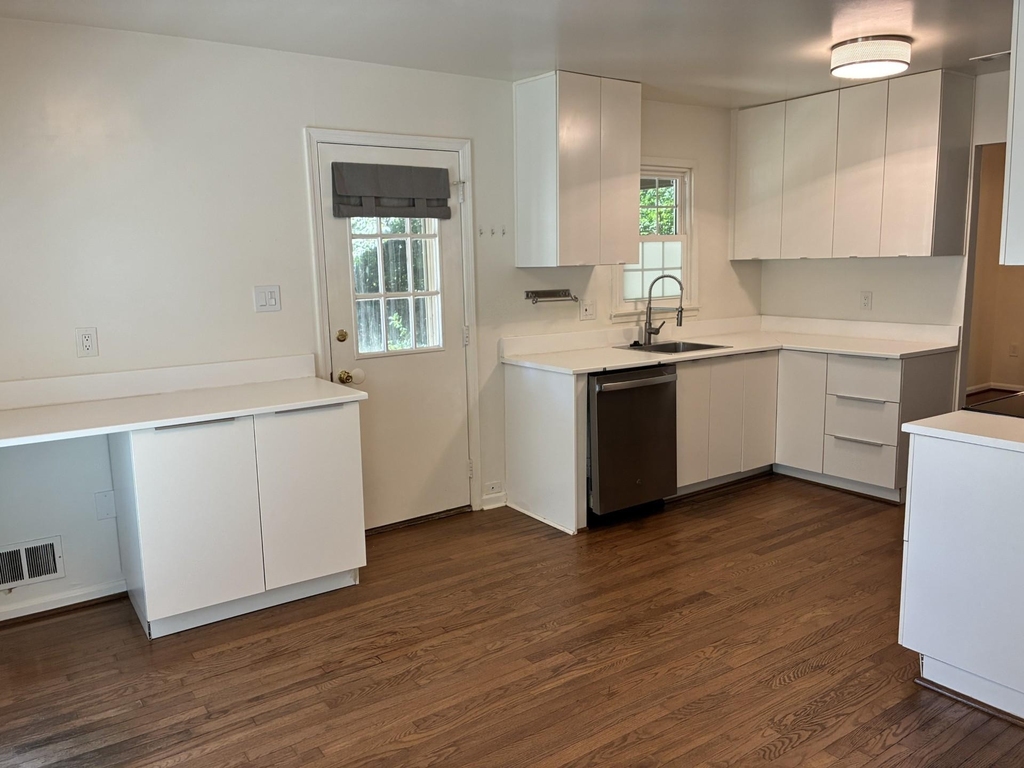 4834 King Solomon Drive - Photo 6