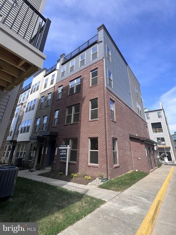 2433 Silver Line Alley - Photo 0