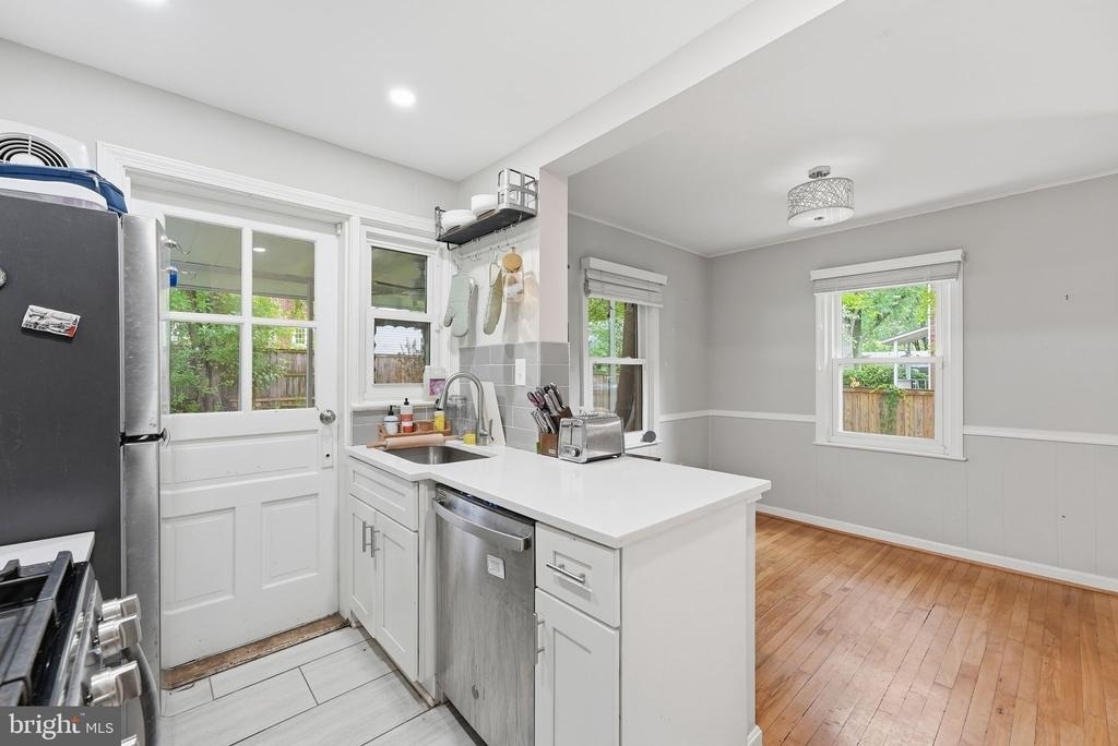 5935 Williamsburg Road - Photo 7