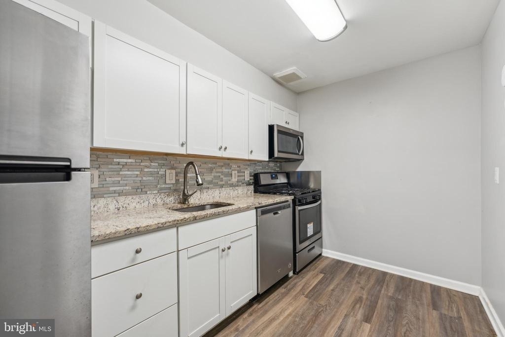 10724 W West Drive - Photo 5