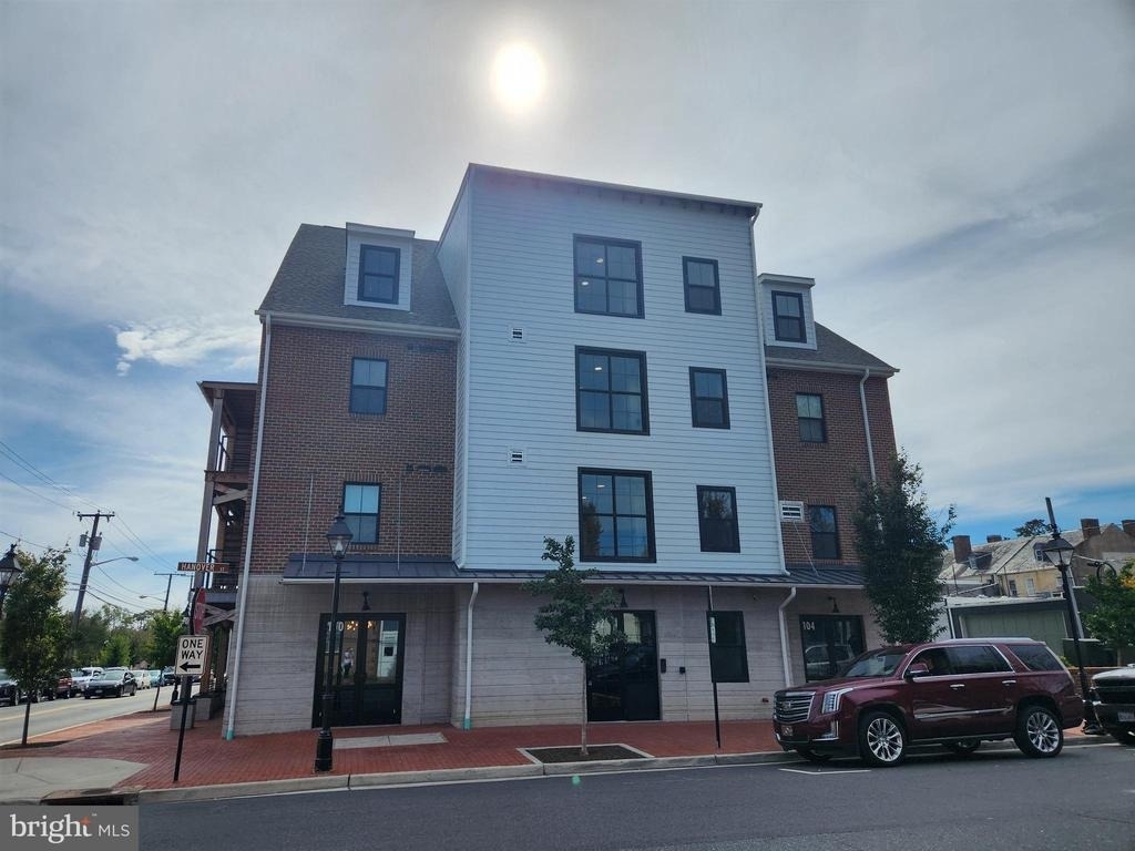 102 Hanover Street - Photo 0