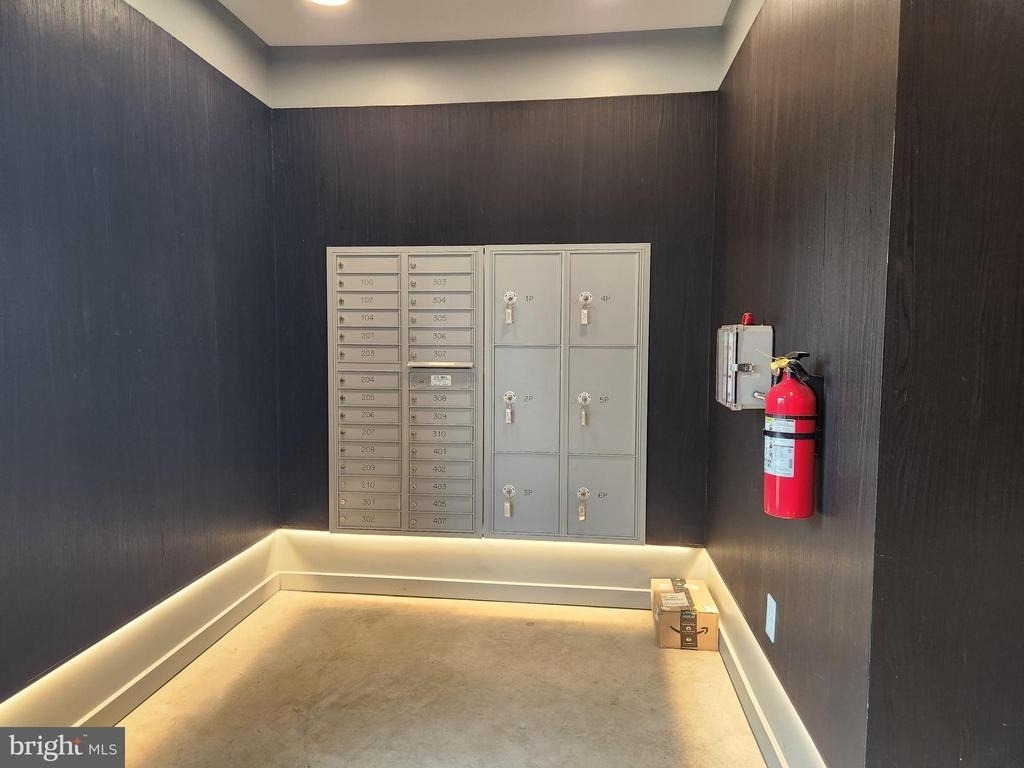 102 Hanover Street - Photo 23