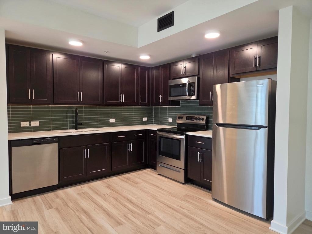 102 Hanover Street - Photo 2
