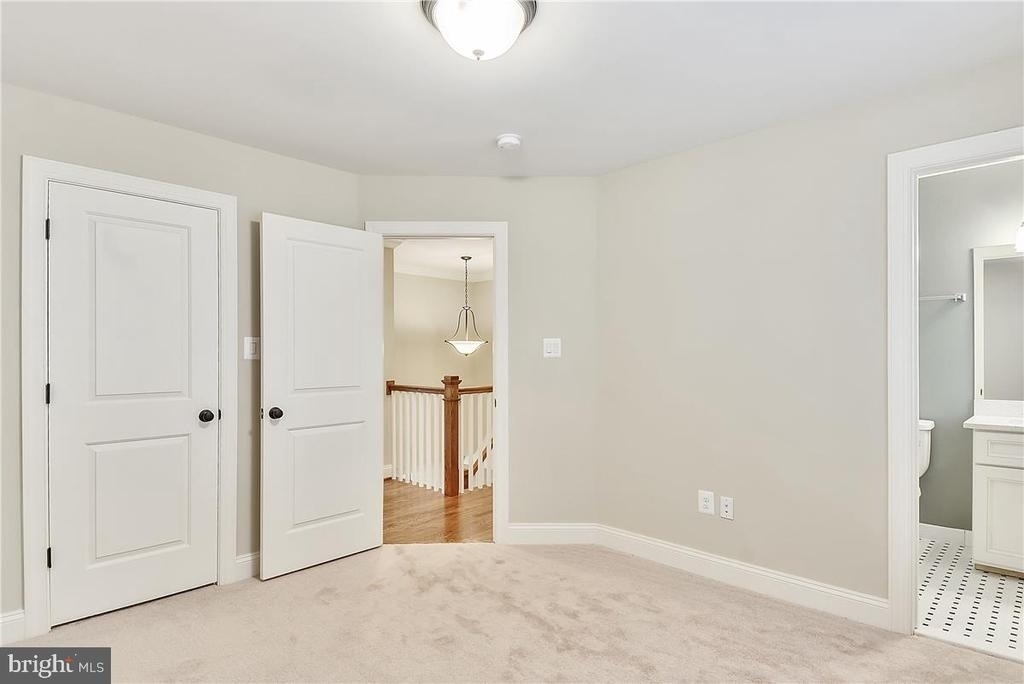 2205 N Edison Street N - Photo 19