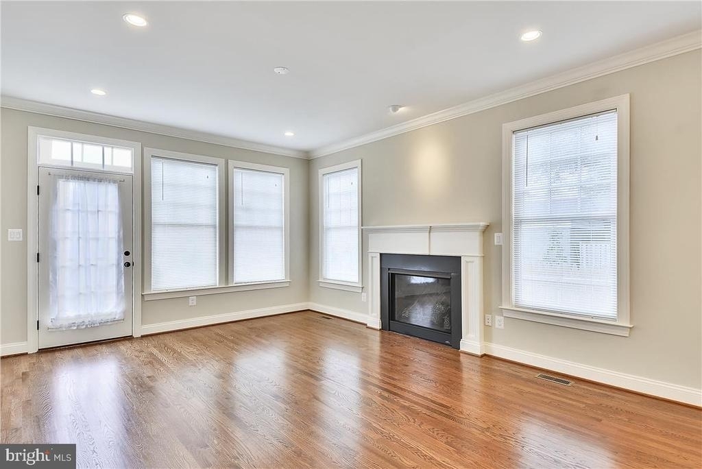 2205 N Edison Street N - Photo 10