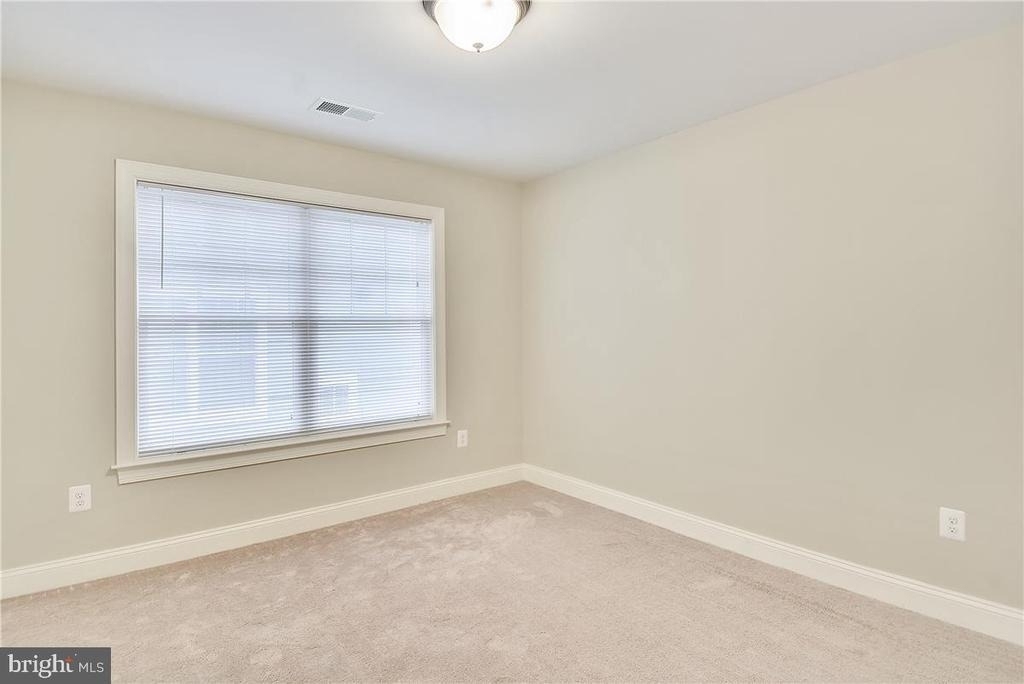 2205 N Edison Street N - Photo 18