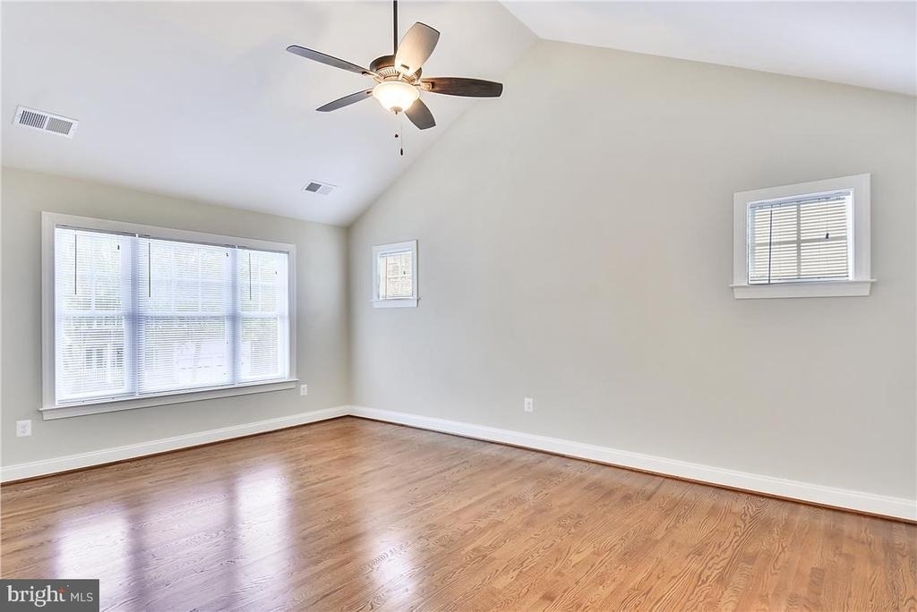 2205 N Edison Street N - Photo 13