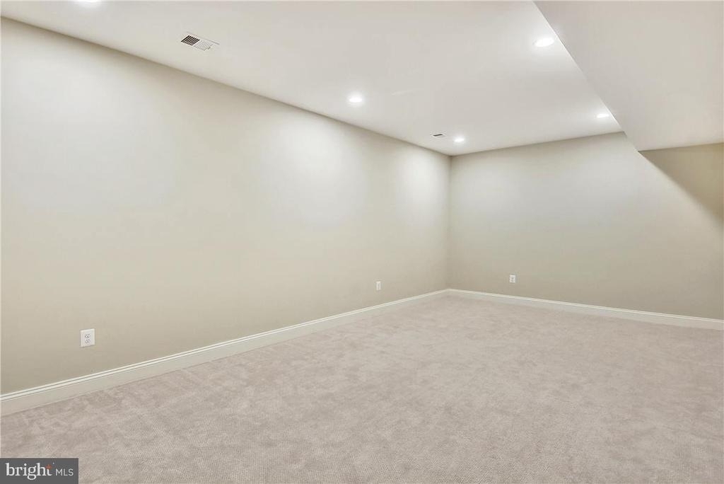 2205 N Edison Street N - Photo 27