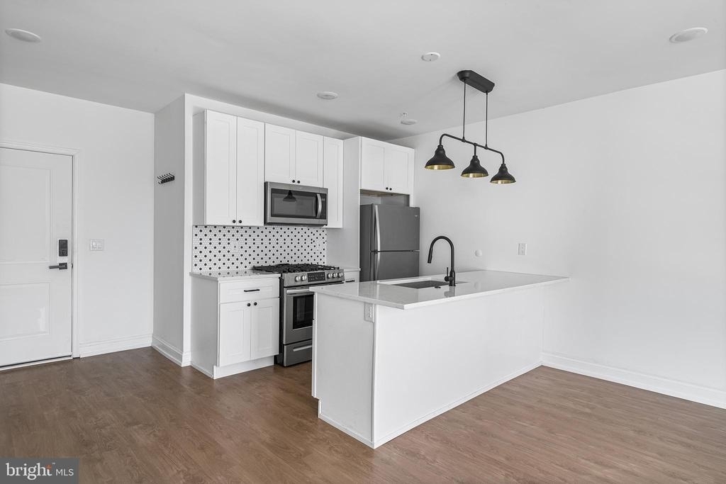 1614 Ridge Avenue - Photo 3