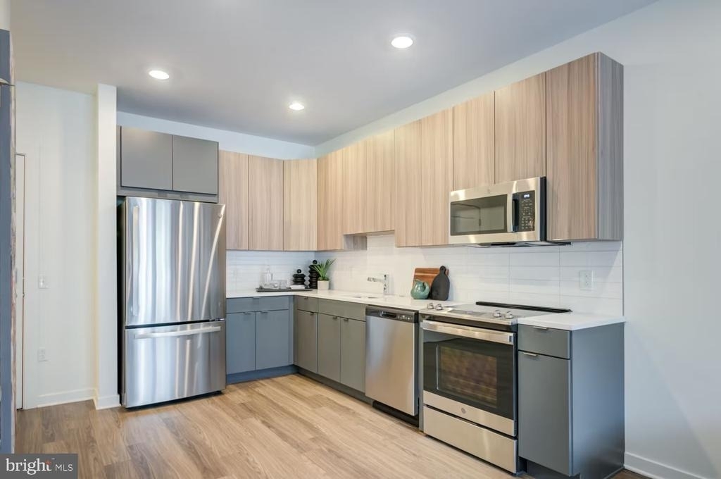 503-29 N Columbus Boulevard - Photo 18