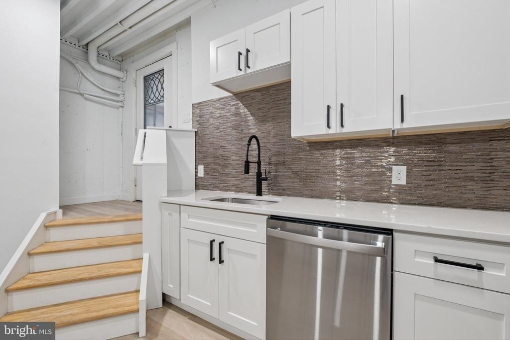 1116 N Bodine Street - Photo 3