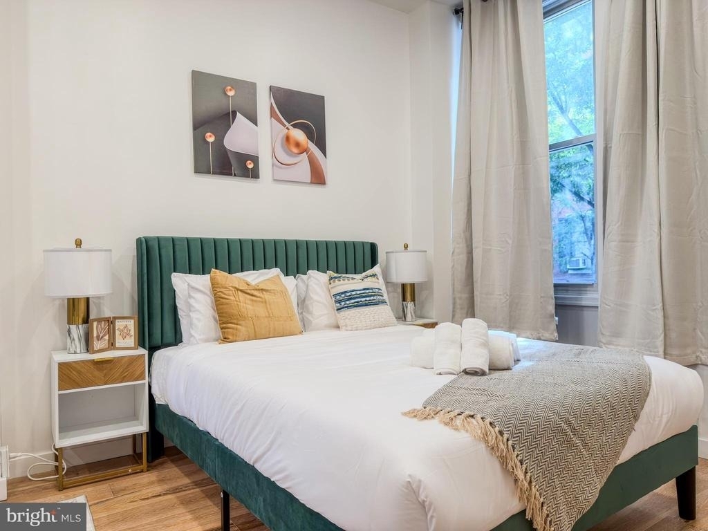 2129 Pine Street - Photo 2
