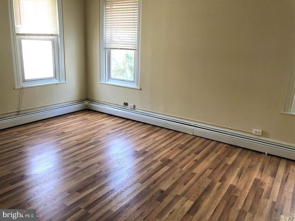 247 Green Lane - Photo 5