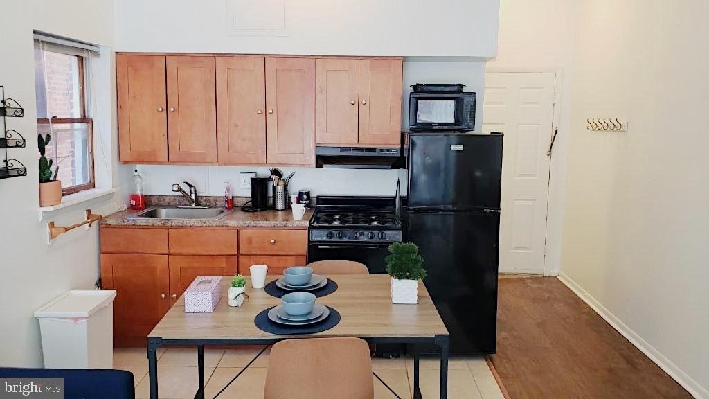 2402 Spruce Street - Photo 0