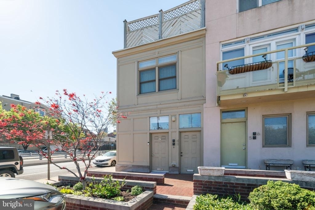 501 Vine Street - Photo 1
