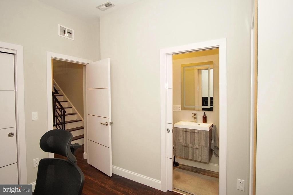 1616 Cambridge Street - Photo 2