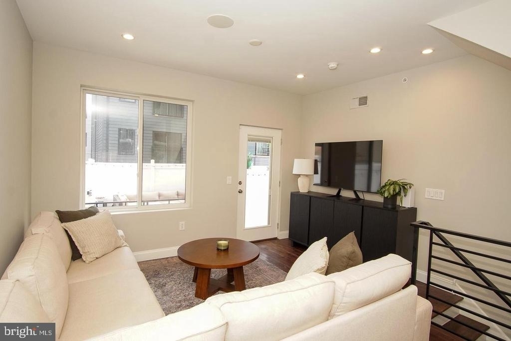 1616 Cambridge Street - Photo 11