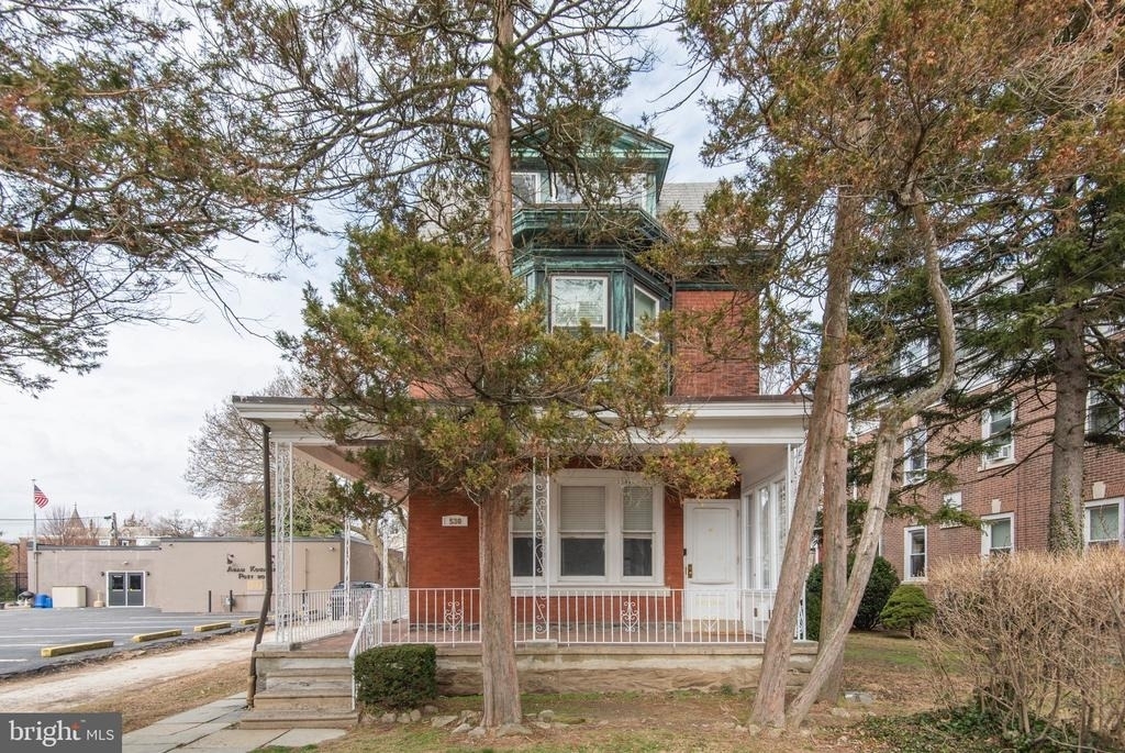 530 Hermit Street - Photo 0