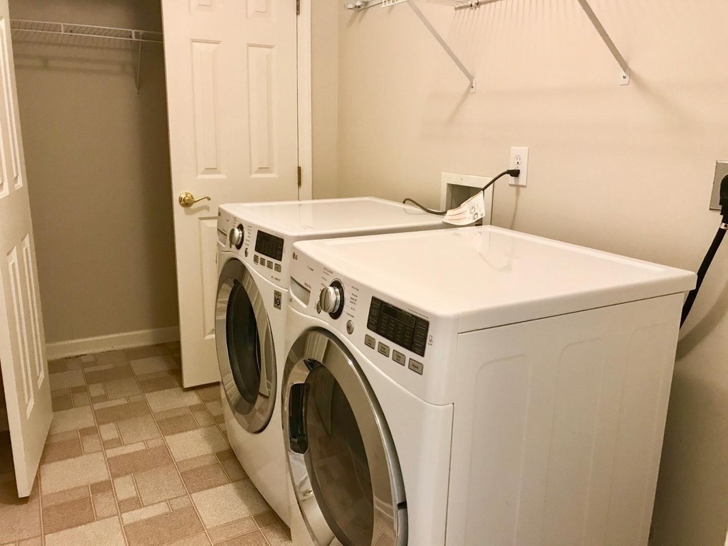 301 Intern Way - Photo 10