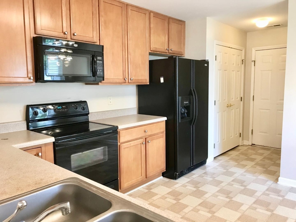 301 Intern Way - Photo 8