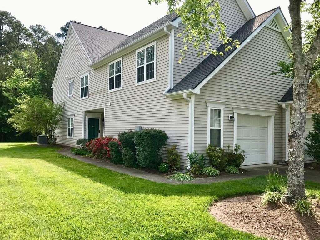 301 Intern Way - Photo 0