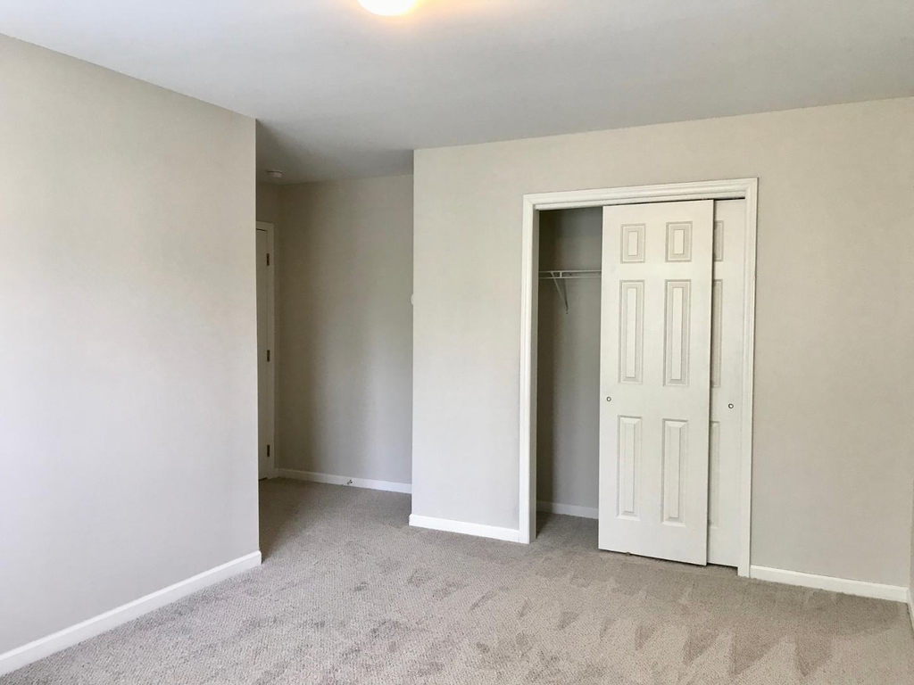 301 Intern Way - Photo 15