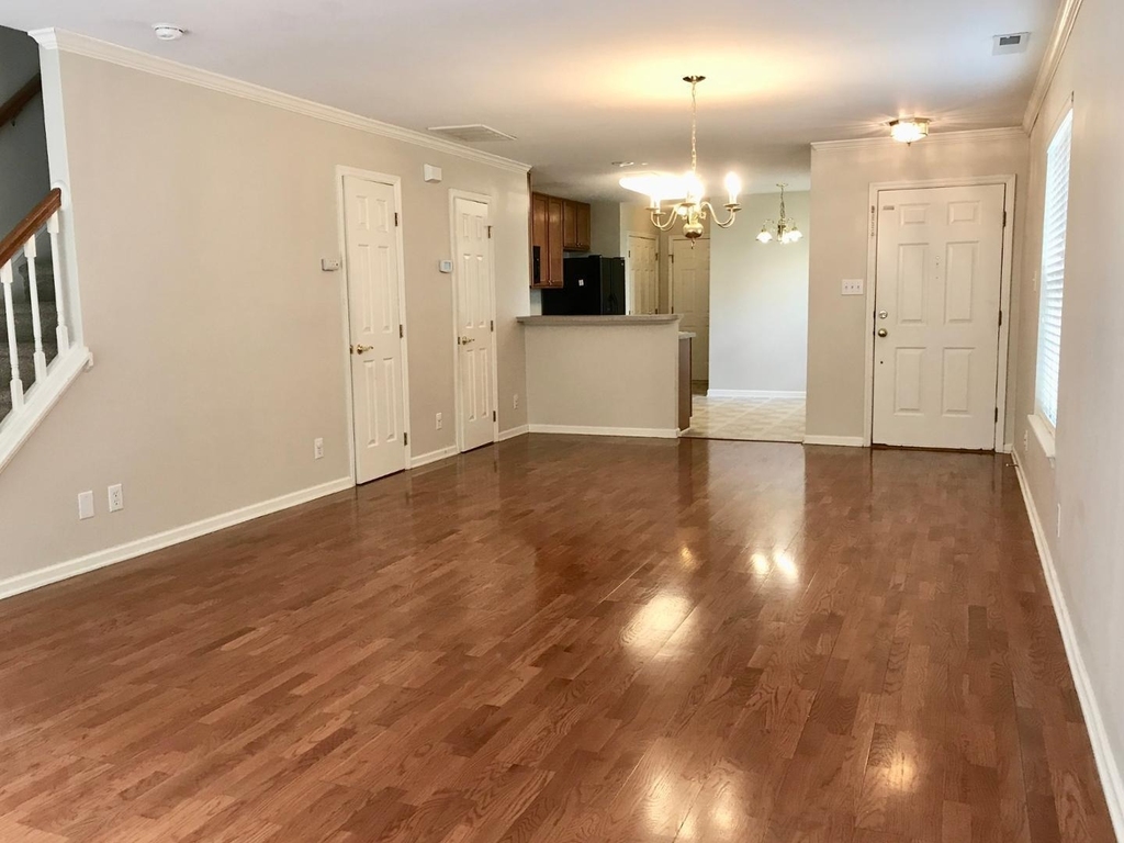 301 Intern Way - Photo 3
