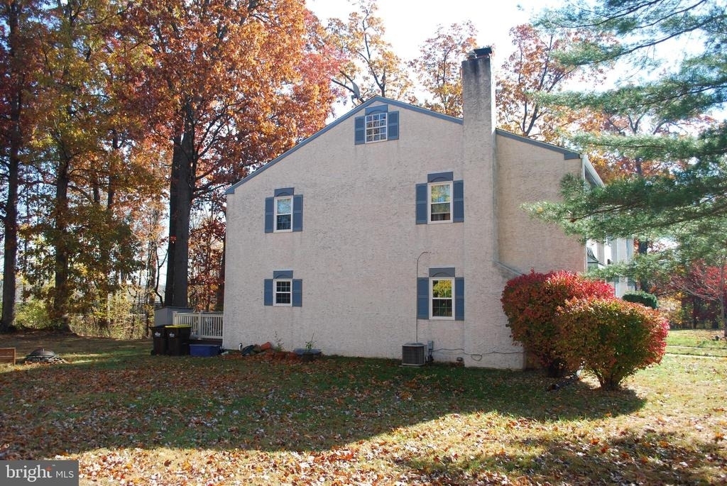 290 Lawndale Avenue - Photo 2