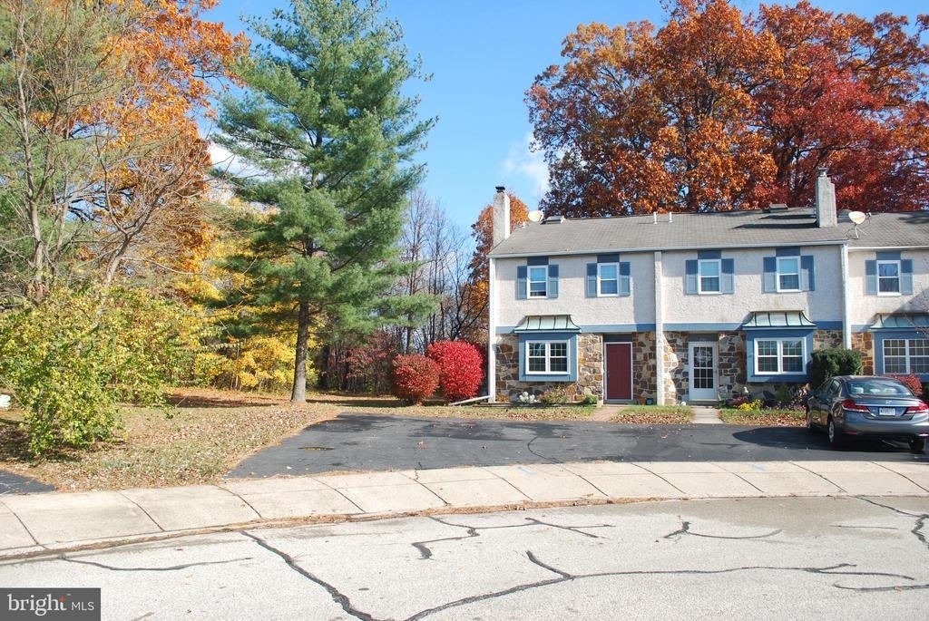 290 Lawndale Avenue - Photo 1