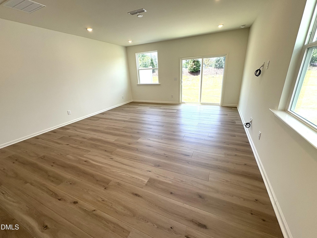 2040 Oakdale Drive - Photo 4