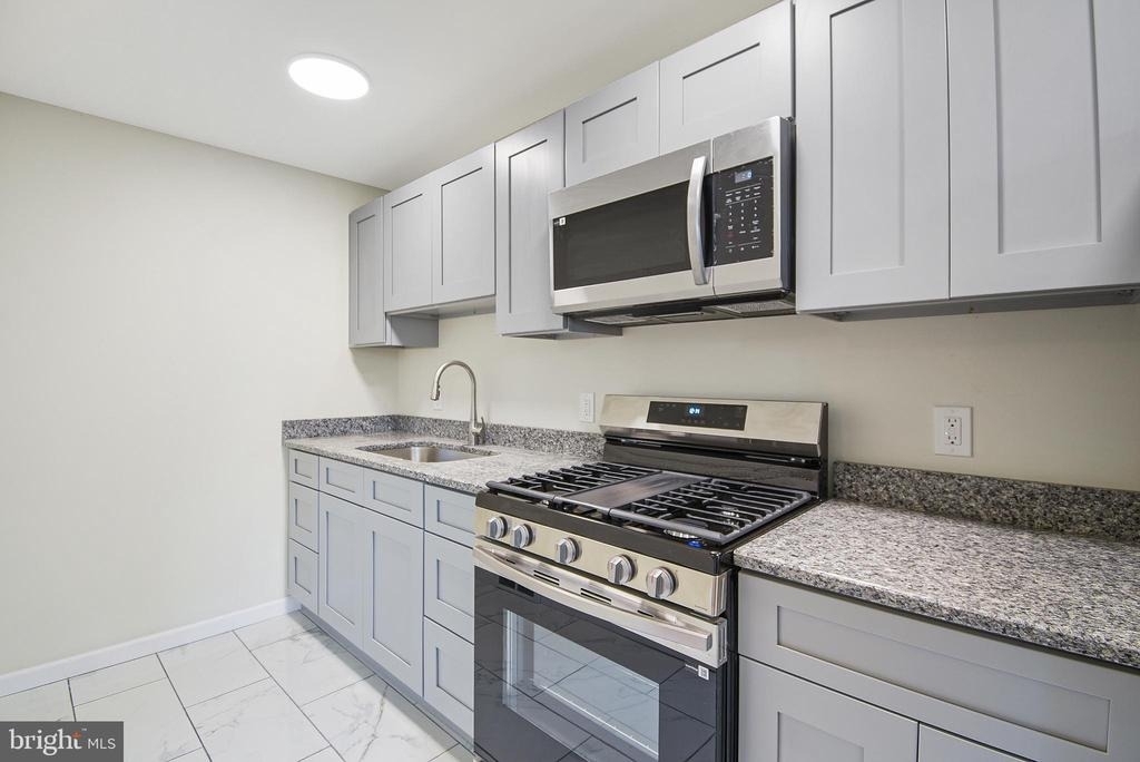 505 Stratford Road - Photo 0