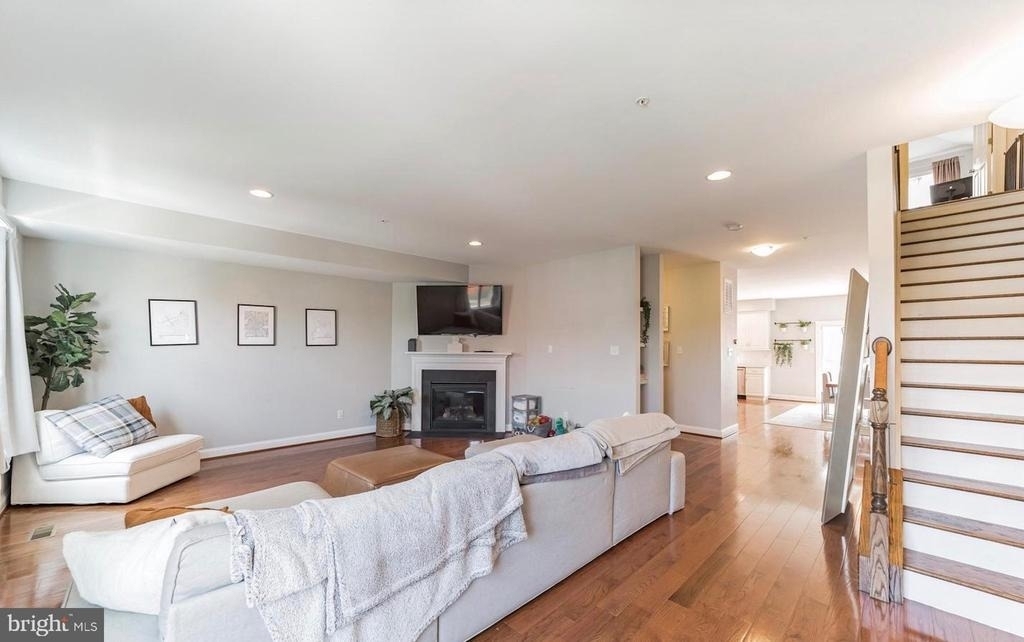 314 E Barnard Street - Photo 6