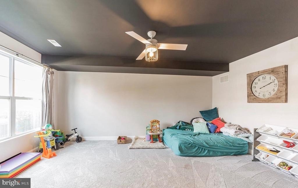 314 E Barnard Street - Photo 2