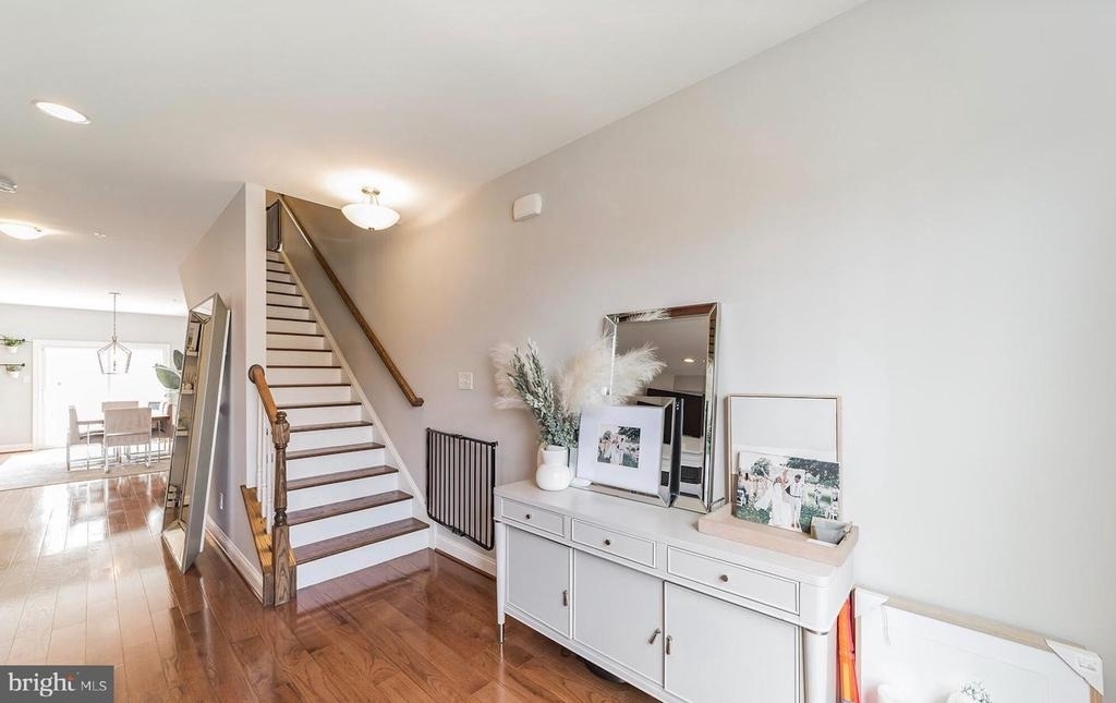 314 E Barnard Street - Photo 7