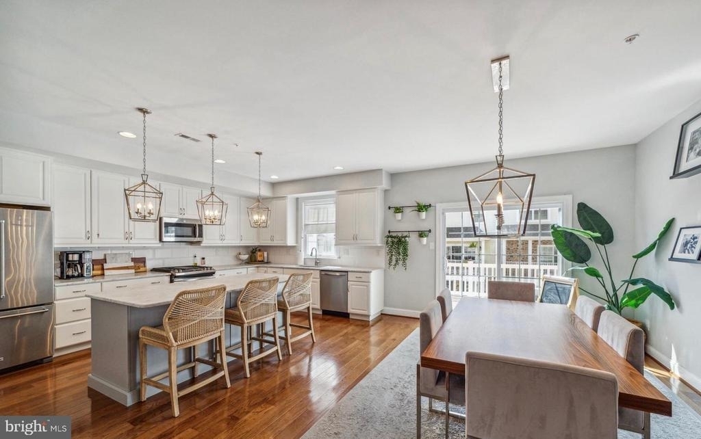 314 E Barnard Street - Photo 3