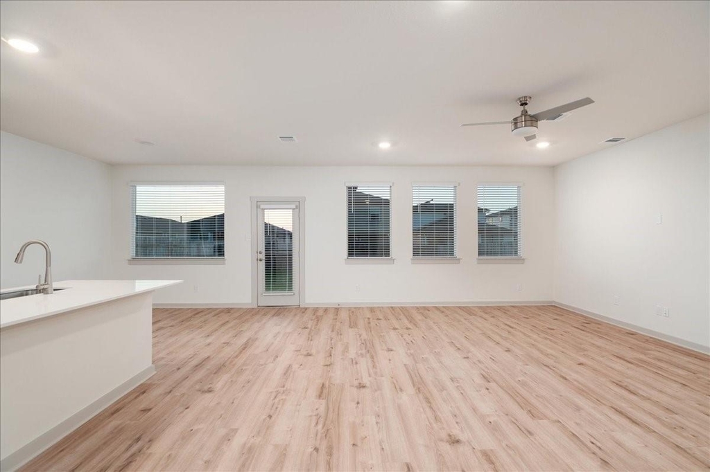 224 Fairfax Ave - Photo 4