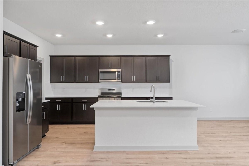 224 Fairfax Ave - Photo 3