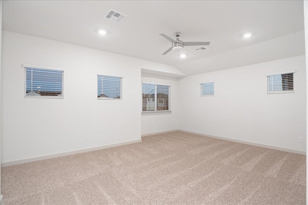 224 Fairfax Ave - Photo 5
