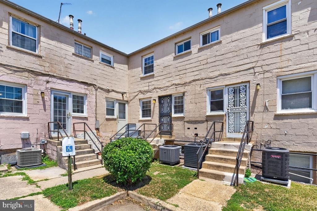 2437 Iverson Street - Photo 13
