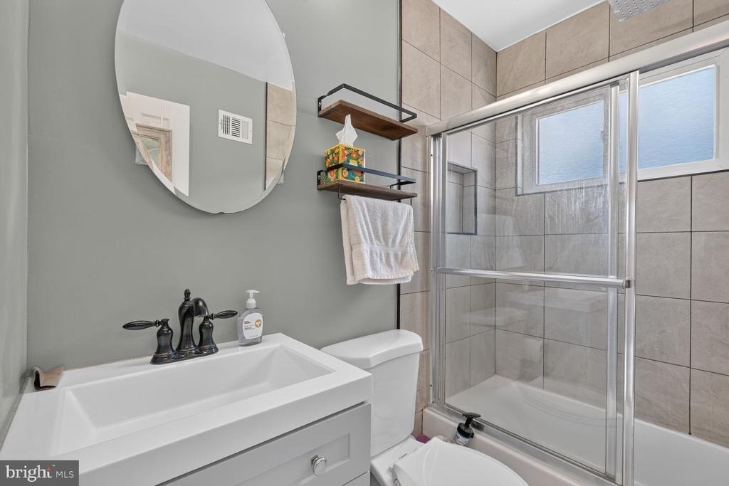 2437 Iverson Street - Photo 10