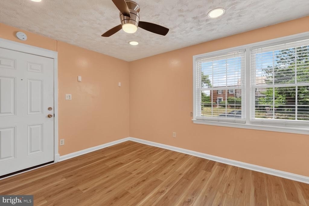 2437 Iverson Street - Photo 2