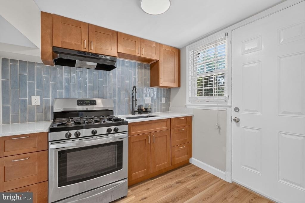 2437 Iverson Street - Photo 6
