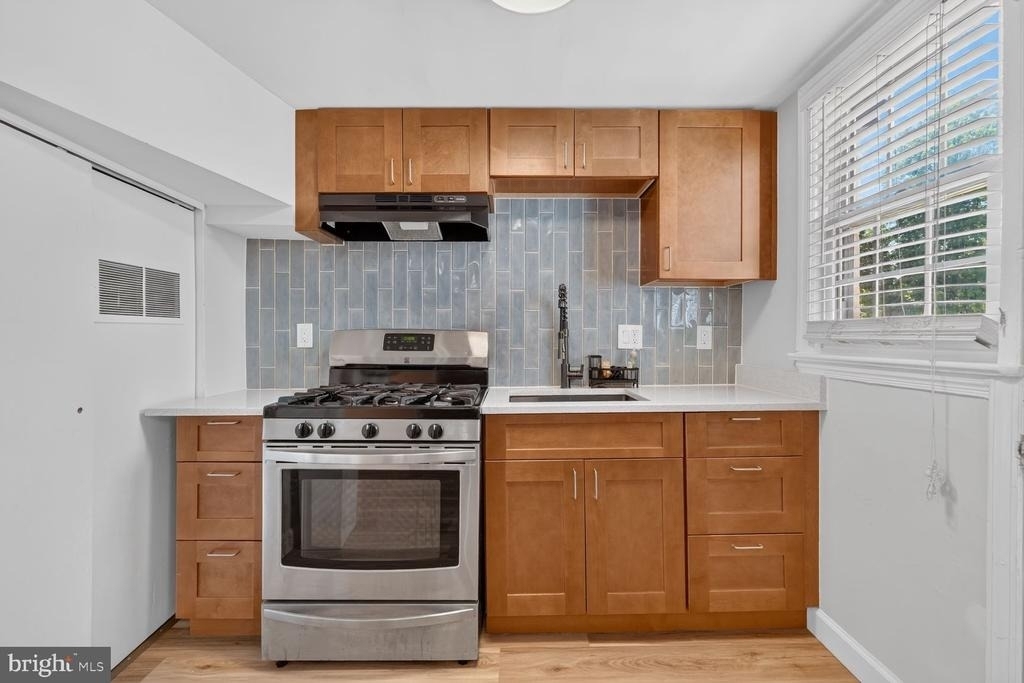 2437 Iverson Street - Photo 7